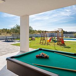 Vakantiehuis Villa Lacus in Vrana with pool