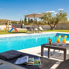 Vakantiehuis Villa Lacus in Vrana with pool