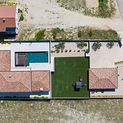 Vakantiehuis Magnificent Villa Oasis with extra large heated