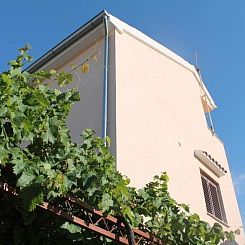 Appartement Wohnung Jadrija mit zwei Balkonen in Strandnähe