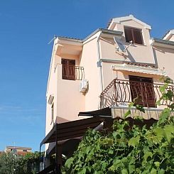 Appartement Wohnung Jadrija mit zwei Balkonen in Strandnähe