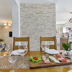 Vakantiehuis Villa Marinic with heated pool and entertainmen