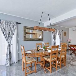 Vakantiehuis Villa Marinic with heated pool and entertainmen