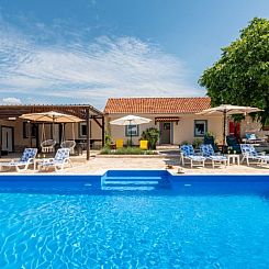 Vakantiehuis Holiday Home Burgija