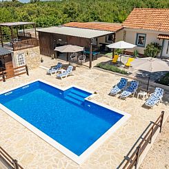 Vakantiehuis Holiday Home Burgija