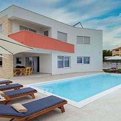 Vakantiehuis Villa Amfora with heated pool, wellness and ten