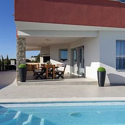 Vakantiehuis Villa Amfora with heated pool, wellness and ten