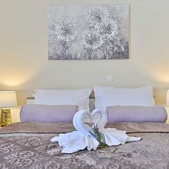 Vakantiehuis Villa First Hill with heated pool