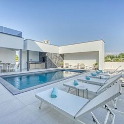 Vakantiehuis Villa Elena with two pools and spa