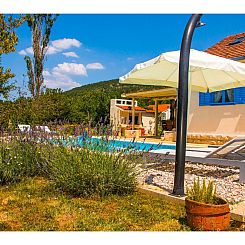 Vakantiehuis Romantisches Haus in Krušvar mit privatem Pool