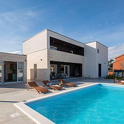 Vakantiehuis Villa in Strandnähe, Pool, Kinderspielplatz