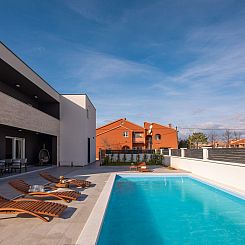 Vakantiehuis Villa in Strandnähe, Pool, Kinderspielplatz