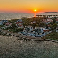 Vakantiehuis Seafront Villa Aurea with pool and seaview