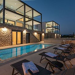 Vakantiehuis Seafront Villa Aurea with pool and seaview
