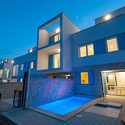 Vakantiehuis Ferienvilla "Miri Orchid" mit privatem Pool
