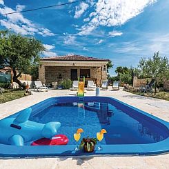 Vakantiehuis Anita 1 mit Pool