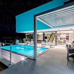 Vakantiehuis Tolles Ferienhaus in Sutivan mit Privatem Pool
