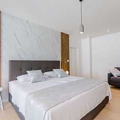 Vakantiehuis Wunderschönes Ferienhaus in Sutivan mit Privat