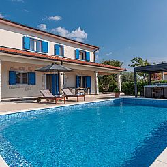 Vakantiehuis Villa Romansa mit Sauna und Whirlpool in Sirito