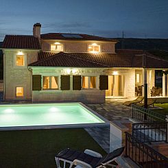 Vakantiehuis Villa Whitestone bei Šibenik