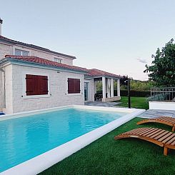 Vakantiehuis Villa Whitestone bei Šibenik