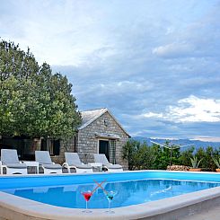 Vakantiehuis mit Terrasse und Pool in herrlicher Naturlandsc