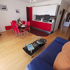 Appartement in Selce mit Balkon
