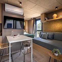 Hilltop Green Chalet