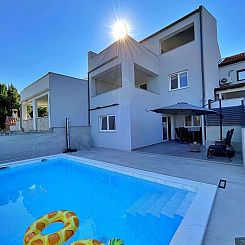 Appartement Apartment Bonum mit privatem Pool