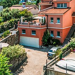 Appartement Modernes Apartment mit großer Terrasse und Gril
