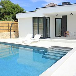 Vakantiehuis Luxuriöses Ferienhaus Sunny Garden in Barbat a