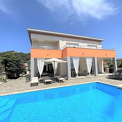 Vakantiehuis Villa Summer Escape in Barbat mit Garten und Au
