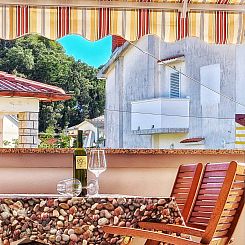 Appartement Große Wohnung in Palit mit Privatem Balkon