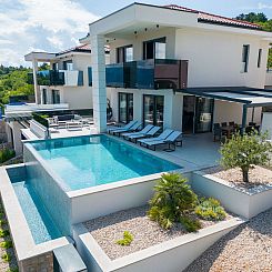 Vakantiehuis Luxuriöse Villa mit Pool und fantastischem Mee