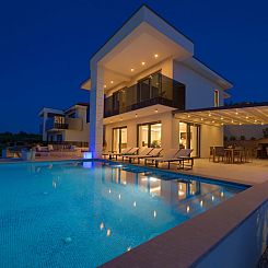 Vakantiehuis Luxuriöse Villa mit Pool und fantastischem Mee