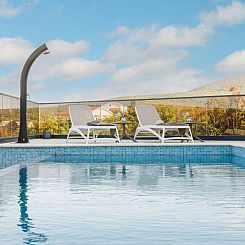 Vakantiehuis Brandneue Villa - Pool mit Panoramablick aufs M