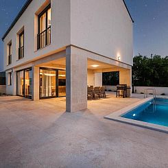 Vakantiehuis Brandneue Villa -beheizter Pool mit schönem Me