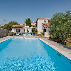 Vakantiehuis Villa "Olive Tree" mit Schwimmbad