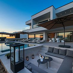 Vakantiehuis Luxuriöse Villa 360 - privater beheizter Pool