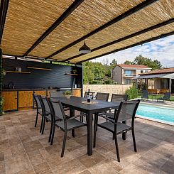 Vakantiehuis Ferienvilla mit Pool, ruhige Aria