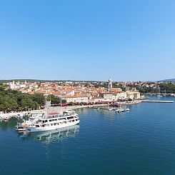 Appartement Geräumige Wohnung in Krk mit Garten und Terrass