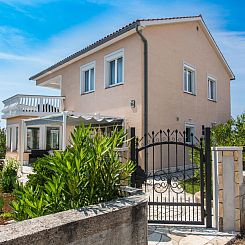 Vakantiehuis "Nika" mit privatem Pool