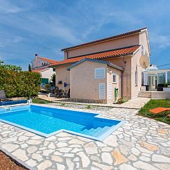 Vakantiehuis "Nika" mit privatem Pool