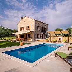 Vakantiehuis Villa mit Pool, Olivengarten und Meerblick