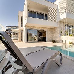 Vakantiehuis Neue moderne Villa "Smokva 1" mit Pool