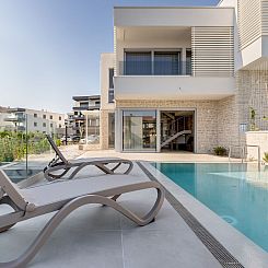 Vakantiehuis Neue moderne Villa "Smokva 1" mit Pool