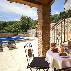 Vakantiehuis Geräumiges Ferienhaus in Brseč mit Privatem P