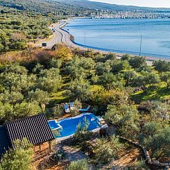 Vakantiehuis Haus mit Pool, 50 Meter vom Meer entfernt