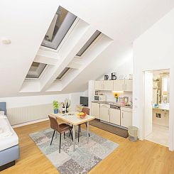Appartement <B>Helles Ferienstudio im Dachgeschoss für Pär