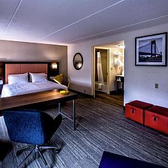 Hampton Inn & Suites Staten Island